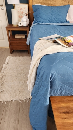 COBERTOR DE VERANO REVERSIBLE TWIN LINEA HOTEL - AZULINO + 1 FUNDAS DE REGALO 50X70