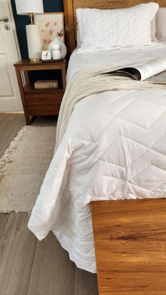 COBERTOR DE VERANO REVERSIBLE TWIN LINEA HOTEL - OFF WHITE + 1 FUNDAS DE REGALO 50X70 en internet
