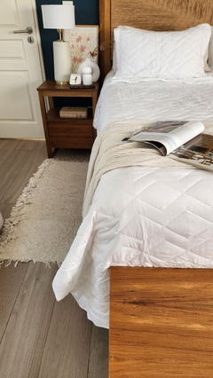 Imagen de COBERTOR DE VERANO REVERSIBLE TWIN LINEA HOTEL - OFF WHITE + 1 FUNDAS DE REGALO 50X70