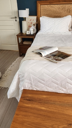 COBERTOR DE VERANO REVERSIBLE TWIN LINEA HOTEL - OFF WHITE + 1 FUNDAS DE REGALO 50X70 - Ay Que Amor