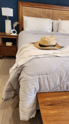 COBERTOR DE VERANO DE TUSOR REVERSIBLE 100% ALGODON QUEEN LINEA HOTEL - GRIS/OFF WHITE en internet