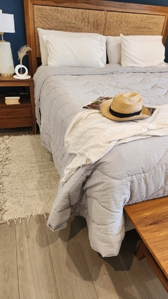 COBERTOR DE VERANO DE TUSOR REVERSIBLE 100% ALGODON QUEEN LINEA HOTEL - GRIS/OFF WHITE - Ay Que Amor