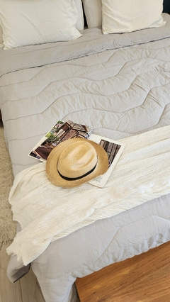 COBERTOR DE VERANO DE TUSOR REVERSIBLE 100% ALGODON QUEEN LINEA HOTEL - GRIS/OFF WHITE - tienda online