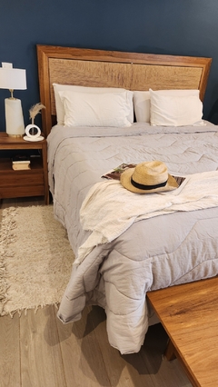 COBERTOR DE VERANO DE TUSOR REVERSIBLE 100% ALGODON QUEEN LINEA HOTEL - GRIS/OFF WHITE