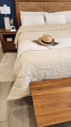Imagen de COBERTOR DE VERANO DE TUSOR 100% ALGODON TWIN LINEA HOTEL - BEIGE REVERSIBLE NATURAL