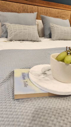 PIE DE CAMA/MANTA NIDO DE ABEJA GRIS - tienda online