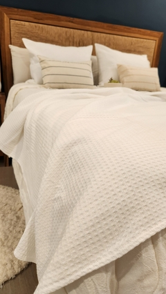 PIE DE CAMA/MANTA NIDO DE ABEJA BLANCO en internet