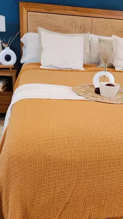 Cubrecama/Manta de Nido Suavizado Canela KING - Ay Que Amor