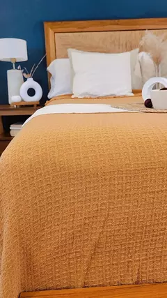 Imagen de PIE DE CAMA/MANTA NIDO DE ABEJA CANELA SUAVIZADO 260X130CM