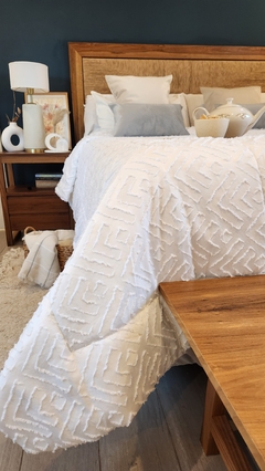 ACOLCHADO QUEEN JACQUARD DISEÑO HOTELERO - Blanco - - comprar online