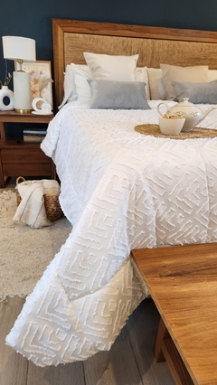 ACOLCHADO QUEEN JACQUARD DISEÑO HOTELERO - Blanco -