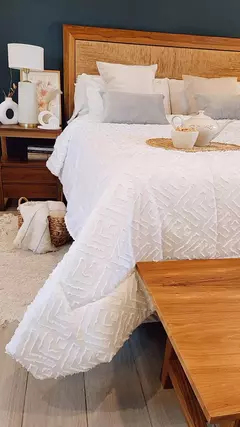 ACOLCHADO QUEEN JACQUARD DISEÑO HOTELERO - Blanco - - Ay Que Amor