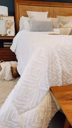 ACOLCHADO QUEEN JACQUARD DISEÑO HOTELERO - Blanco - en internet