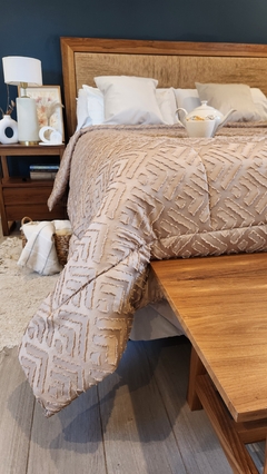 ACOLCHADO QUEEN JACQUARD DISEÑO HOTELERO - Tostado - - comprar online