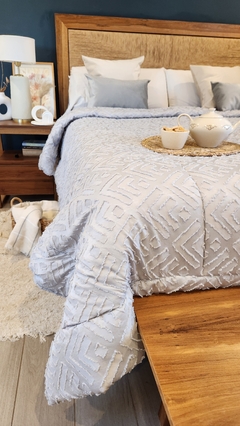 Imagen de ACOLCHADO QUEEN JACQUARD DISEÑO HOTELERO - Gris-