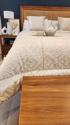 ACOLCHADO QUEEN JACQUARD DISEÑO HOTELERO - Natural -