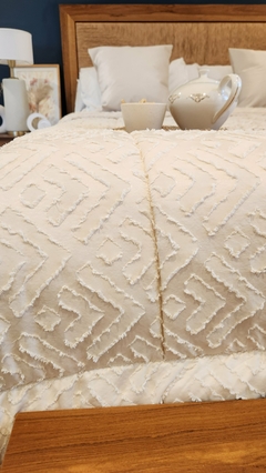 ACOLCHADO QUEEN JACQUARD DISEÑO HOTELERO - Natural - - tienda online
