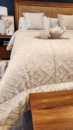 Imagen de ACOLCHADO QUEEN JACQUARD DISEÑO HOTELERO - Natural -