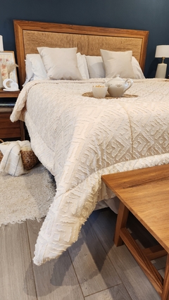 ACOLCHADO QUEEN JACQUARD DISEÑO HOTELERO - Natural - en internet