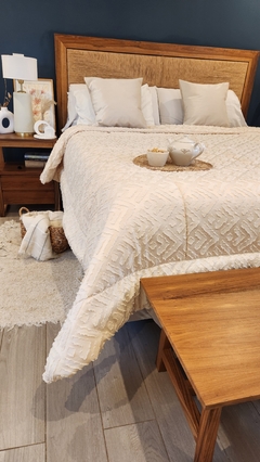 ACOLCHADO QUEEN JACQUARD DISEÑO HOTELERO - Natural - - comprar online
