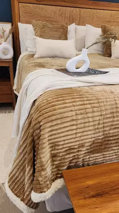 CUBRECAMA/FRAZADA + 2 fundas de 50x50. HAMILTON . BEIGE en internet