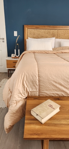 ACOLCHADO QUEEN LINEA HOTEL MOD. HOJAS - REVERSIBLE BEIGE - comprar online