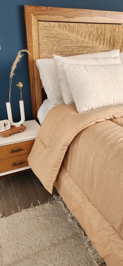 ACOLCHADO QUEEN LINEA HOTEL MOD. HOJAS - REVERSIBLE BEIGE