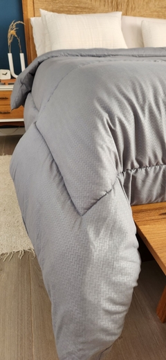 ACOLCHADO QUEEN LINEA HOTEL MOD. ESPIGAS - REVERSIBLE GRIS PLOMO