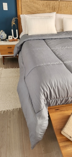 ACOLCHADO QUEEN LINEA HOTEL MOD. ESPIGAS - REVERSIBLE GRIS PLOMO en internet