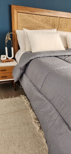 ACOLCHADO QUEEN LINEA HOTEL MOD. ESPIGAS - REVERSIBLE GRIS PLOMO - tienda online