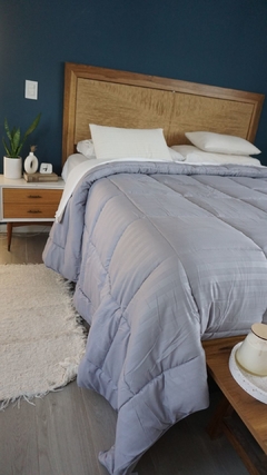 ACOLCHADO KING LINEA HOTEL - REVERSIBLE TOTAL GRIS PLOMO MOD. RAYAS