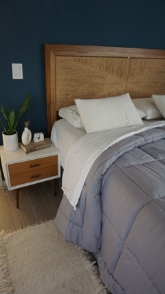 ACOLCHADO KING LINEA HOTEL - REVERSIBLE TOTAL GRIS PLOMO MOD. RAYAS - tienda online