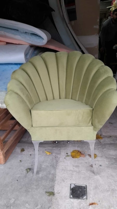 SILLON BUTACA PETALO OSTRA Dominique Patas plateadas - tienda online
