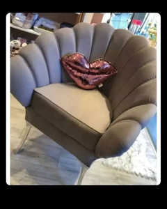 SILLON BUTACA PETALO OSTRA Dominique Patas plateadas - LcMuebles