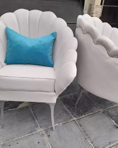 SILLON BUTACA PETALO OSTRA Dominique Patas plateadas - tienda online