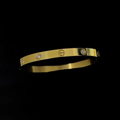 Bracelete Com Círculos e Zircônia Aço Inox Dourado - comprar online