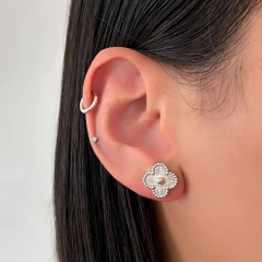 Brinco Trevo Texturizado Aço Inox - comprar online