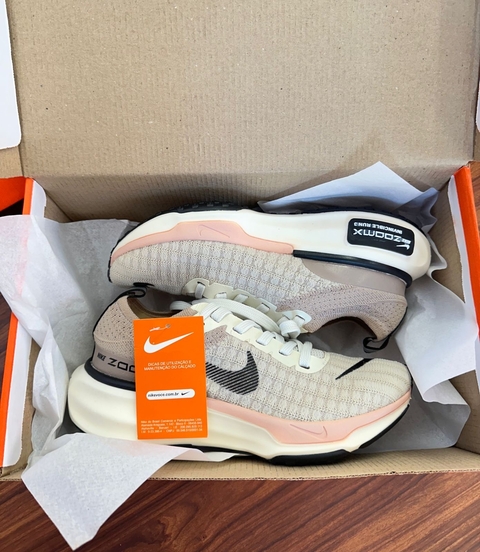 Tênis Nike esportivo Zoom X - comprar online