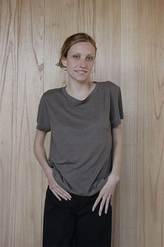REMERA MISTERY (S25DB029OLI)