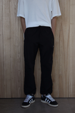 PANTALON PARACHUTE (S25CY003NE) - comprar online