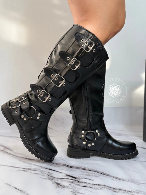 Bota Alta Herrajes Lucy Brilloso CUERO 41-45 - comprar online