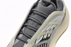 Imagen de Adidas Yeezy 700 V3 'Fade Salt'