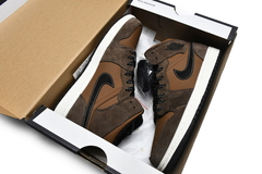 Air Jordan 1 Mid SE 'Dark Chocolate' en internet