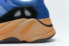 Adidas Yeezy Boost 700 Bright Blue en internet
