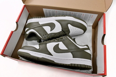 Nike Dunk Low 'Medium Olive' en internet