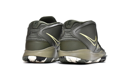 Kyrie 8 "Camo Olive" en internet