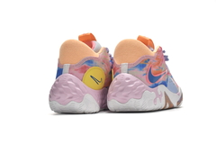 PG 6 EP 'Painted Swoosh' en internet