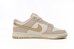 Nike Dunk Low 'Gold Swoosh' en internet
