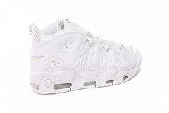 Air More Uptempo 'Triple White' en internet