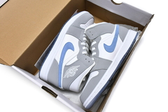 Air Jordan 1 Mid 'Wolf Grey Aluminum' en internet